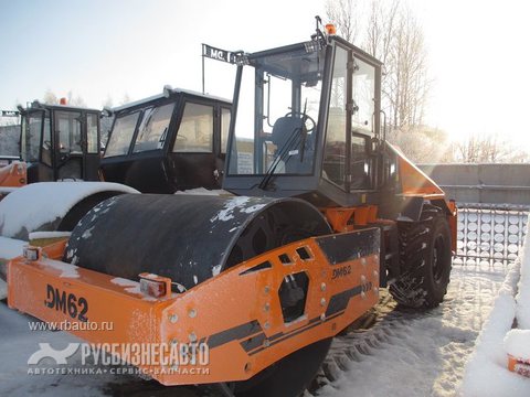 Дорожно-строительная техника Катки дорожные ДМ62 Kаток грунтовый самоходный одновальцевый Фото 2